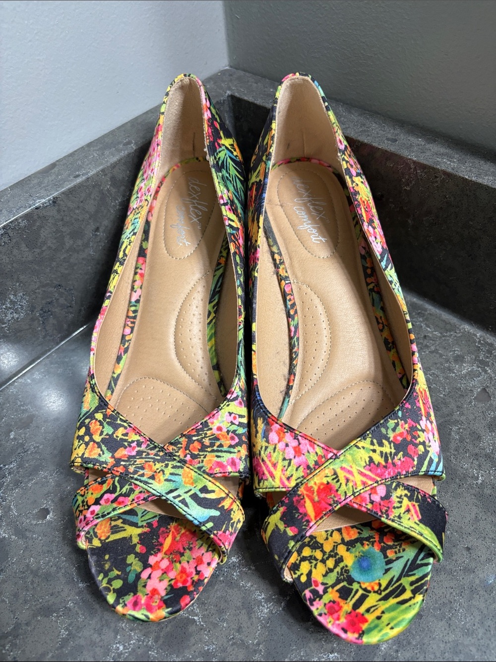 dexflex comfort Multicolor Floral Peep-Toe Flats